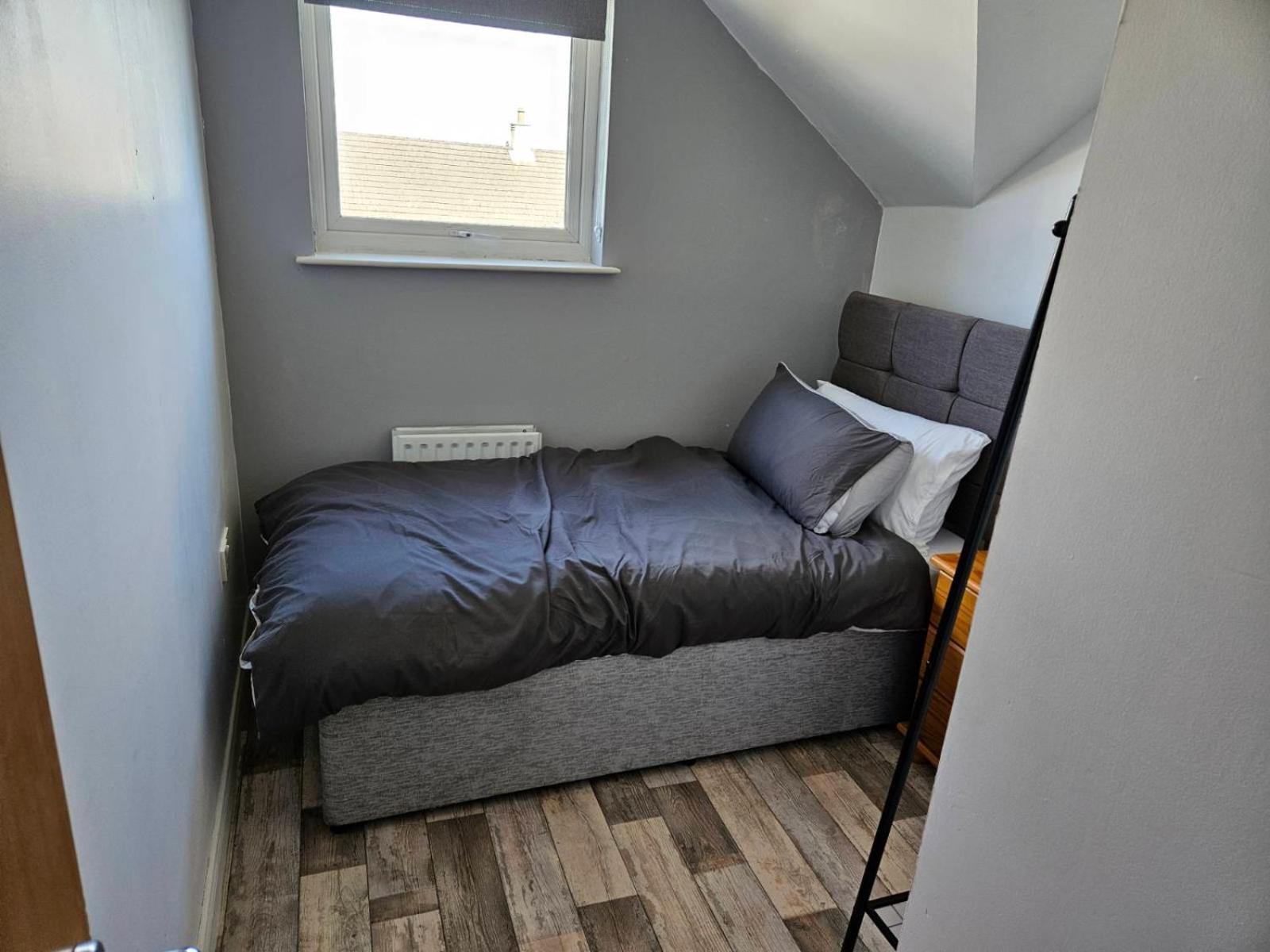 Skyview Retreat Apartment Лъндъндери Екстериор снимка