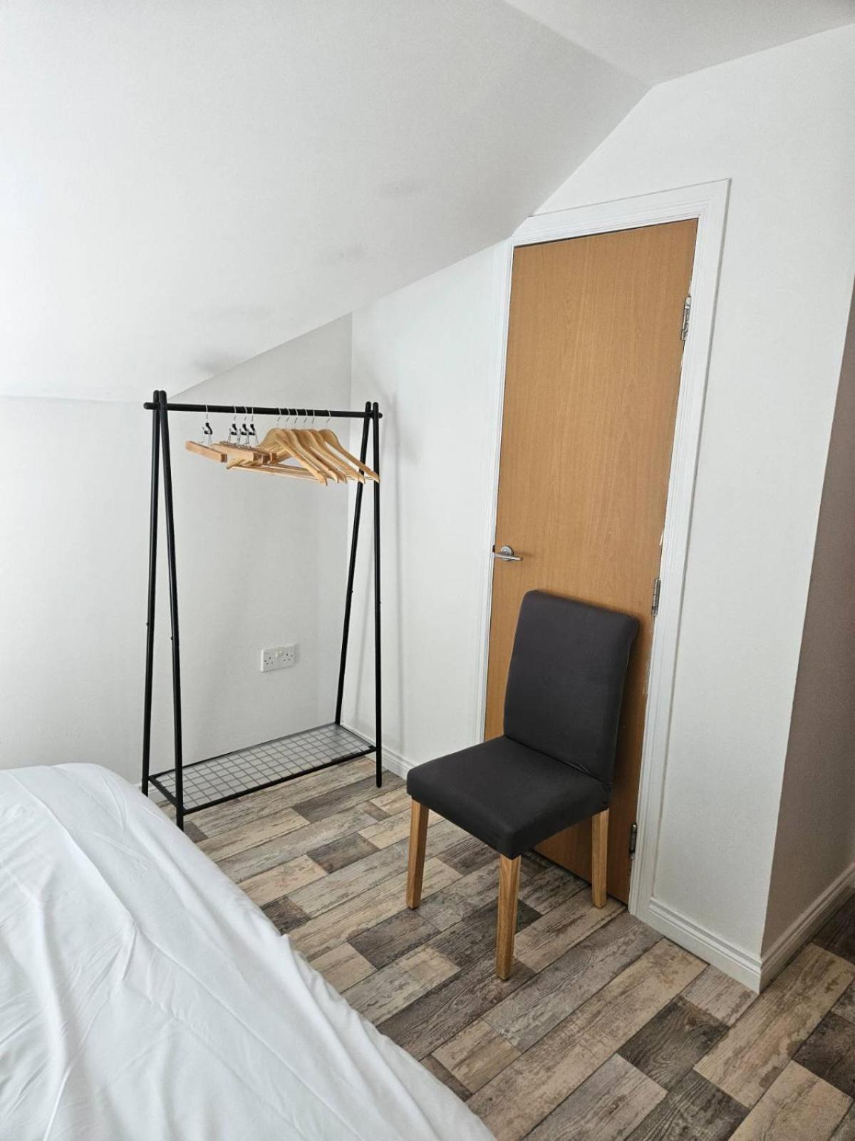 Skyview Retreat Apartment Лъндъндери Екстериор снимка